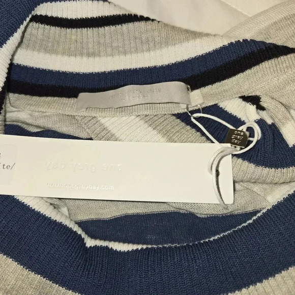 One Grey Day 3/4 sleeve key hole back on/off shoulder lightweight sweater SZ XS - Picture 5 of 5